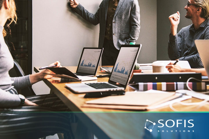 Personas en una reunión de trabajo